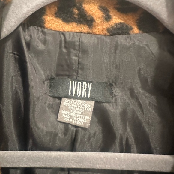 Cheetah Print Felt Trench Coat from IVORY - Picture 2 of 4